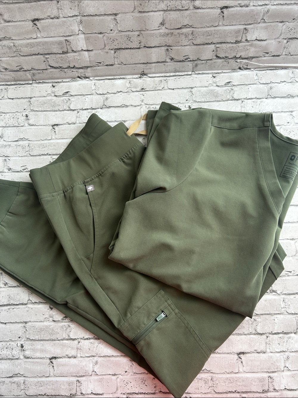 Figs Olive Jogger Pants and Top Set - Olive Green